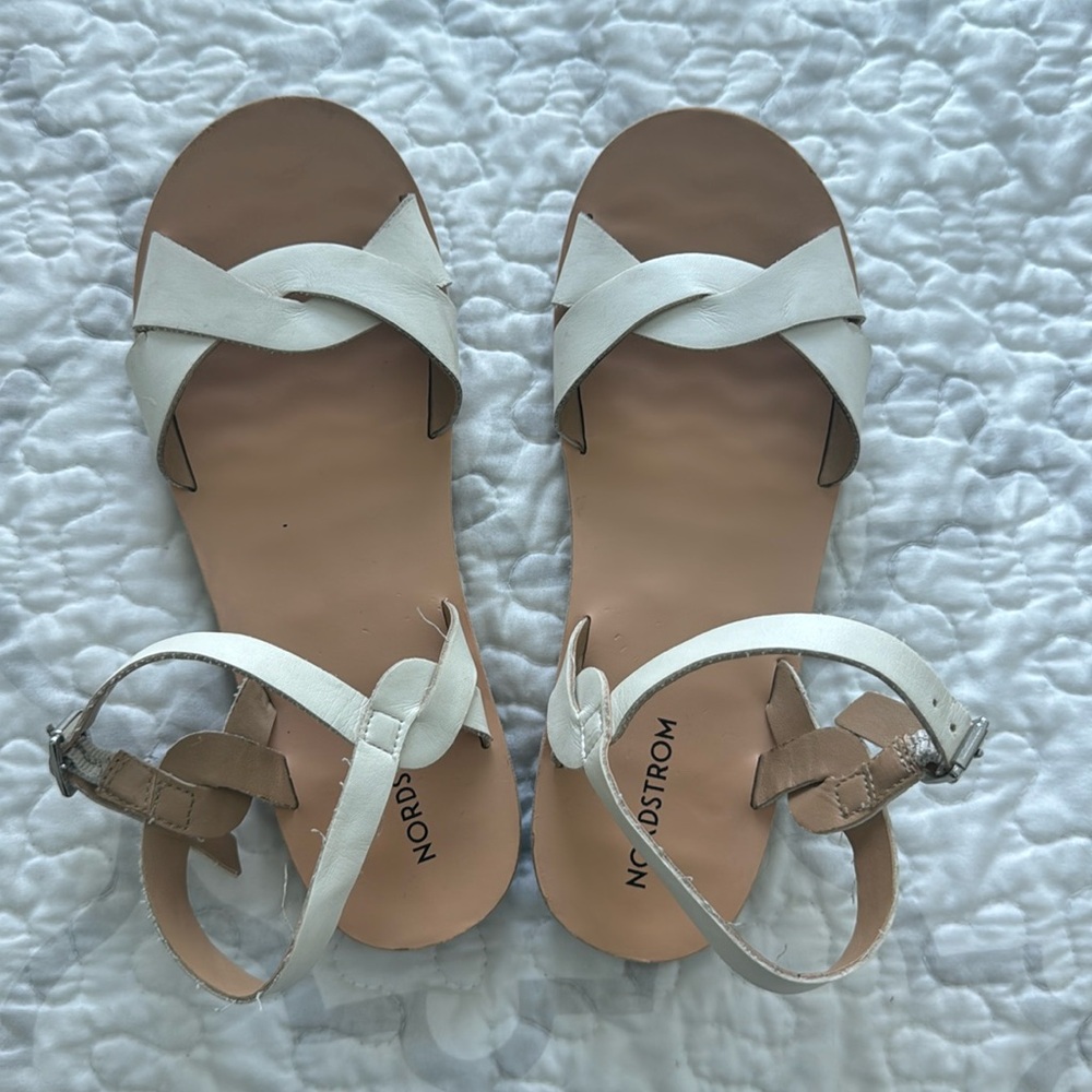 Cute girls sandals.